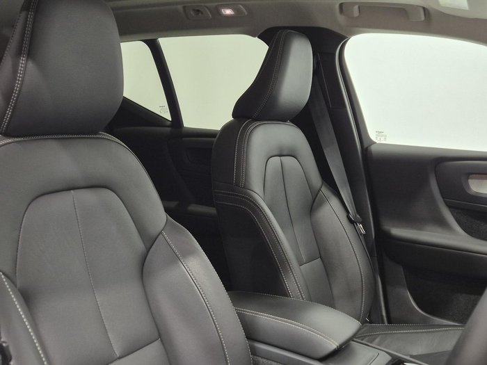 2022 Volvo XC40 Ultimate B4 Bright