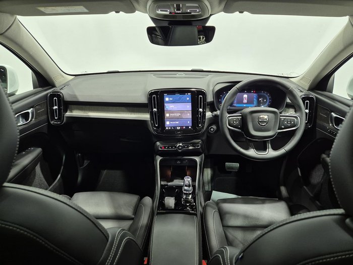 2022 Volvo XC40 Ultimate B4 Bright