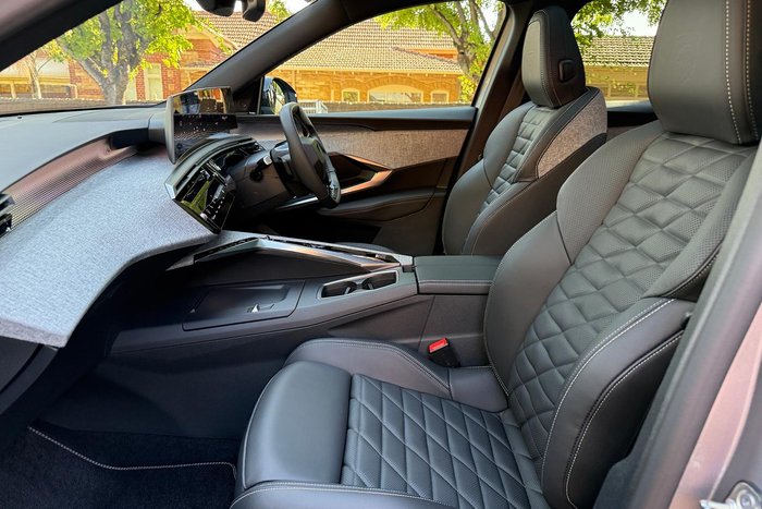 2025 Peugeot 3008 GT Premium Hybrid