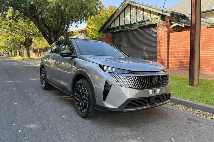 2025 Peugeot 3008 GT Premium Hybrid
