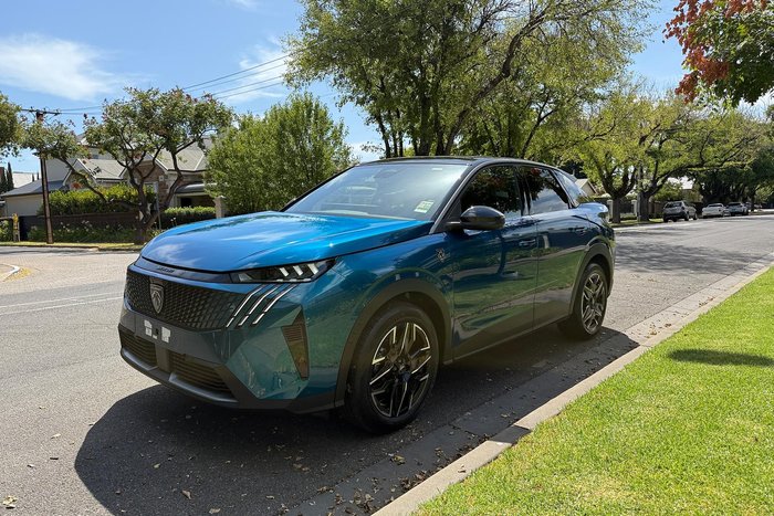 2025 Peugeot 3008 GT Premium Hybrid