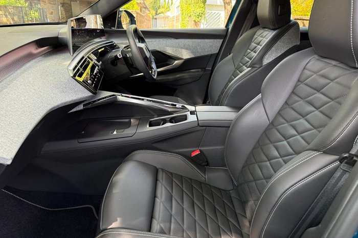 2025 Peugeot 3008 GT Premium Hybrid