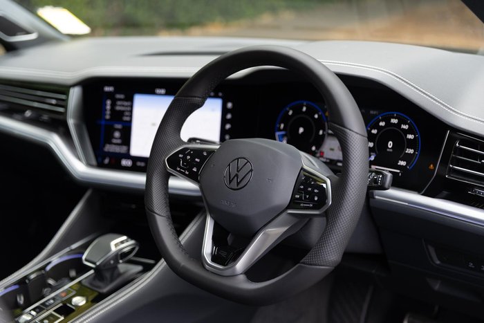 2024 Volkswagen Touareg 210TDI R-Line