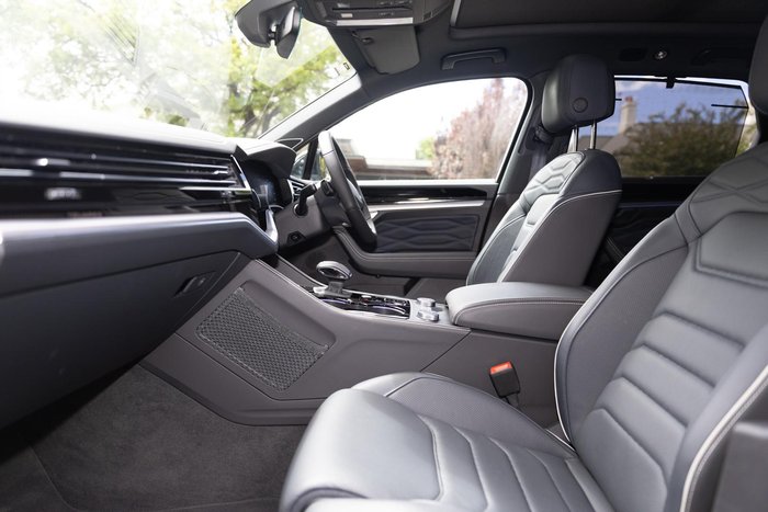 2024 Volkswagen Touareg 210TDI R-Line