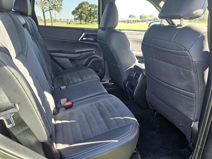 2024 Mitsubishi Outlander Black Edition