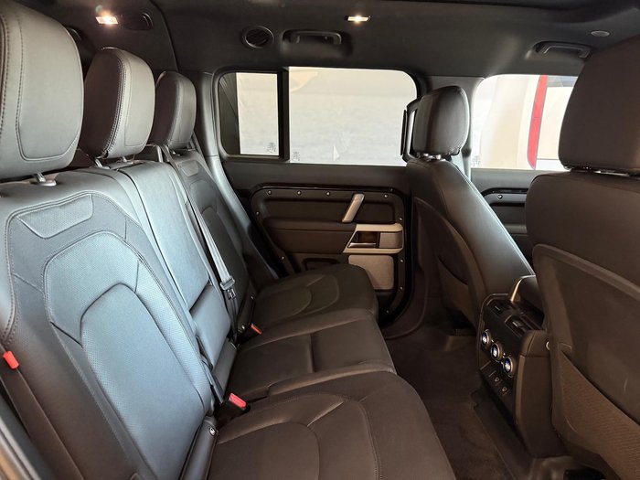 2023 Land Rover Defender 130 P400 X-Dynamic SE