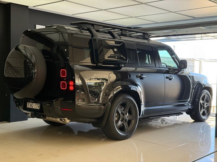 2023 Land Rover Defender 130 P400 X-Dynamic SE