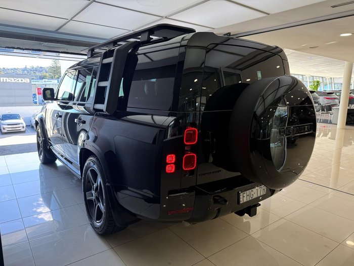 2023 Land Rover Defender 130 P400 X-Dynamic SE