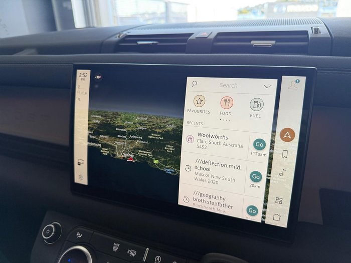 2023 Land Rover Defender 130 P400 X-Dynamic SE