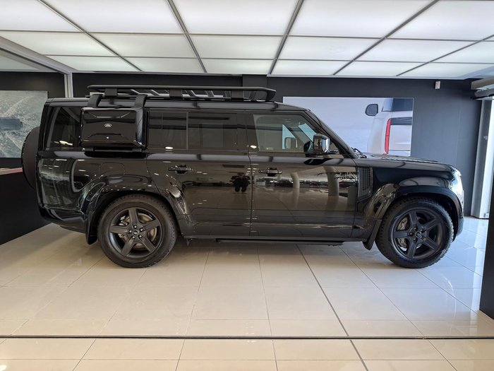2023 Land Rover Defender 130 P400 X-Dynamic SE