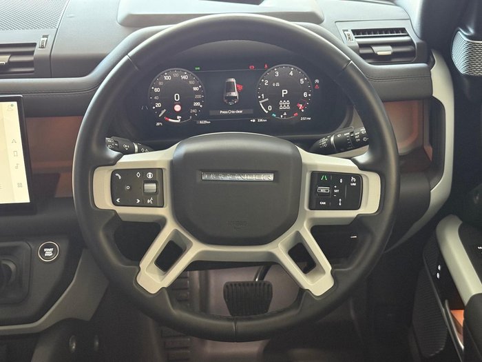 2023 Land Rover Defender 130 P400 X-Dynamic SE