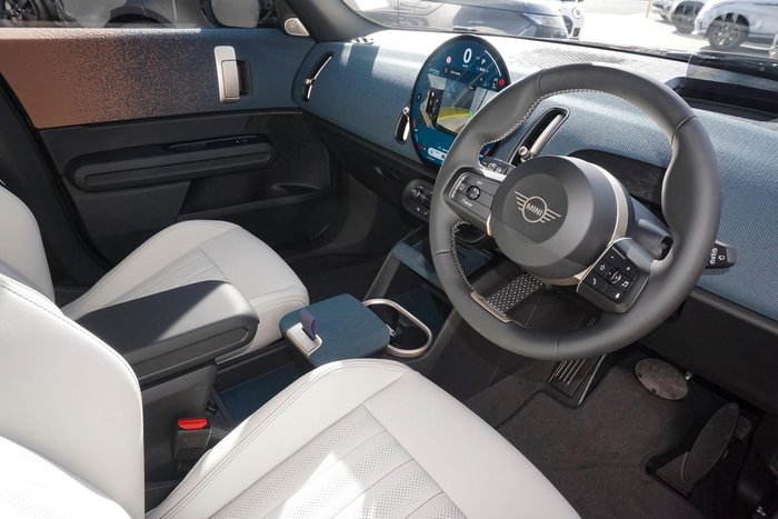 2024 MINI Countryman S Favoured