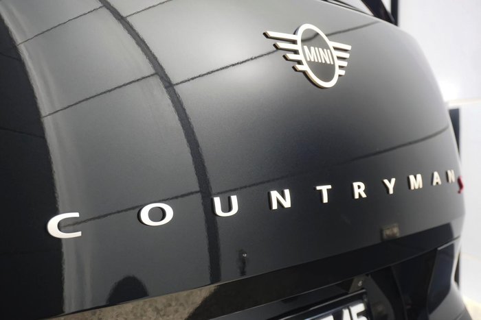 2024 MINI Countryman S Favoured
