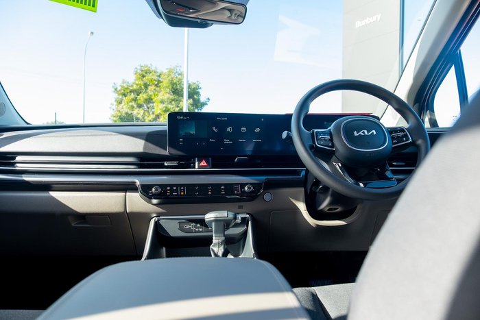 2024 Kia Carnival S