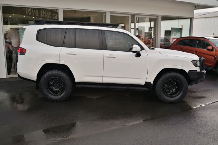 2022 Toyota Landcruiser LC300 3.3L V6 DSL GX 5 Seats
