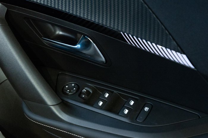 2025 Peugeot 2008 Allure Hybrid