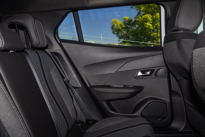 2025 Peugeot 2008 Allure Hybrid