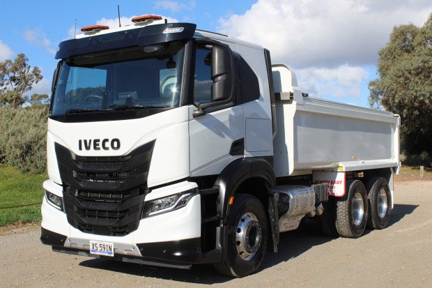2024 Iveco S-WAY AT 460