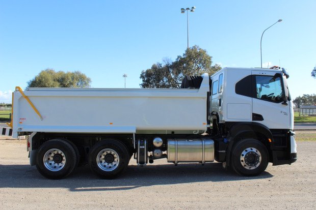 2024 Iveco S-WAY AT 460