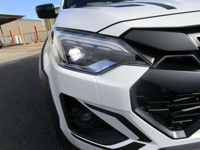 2025 Isuzu D-MAX BLADE