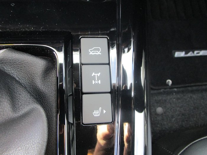 2025 Isuzu D-MAX BLADE