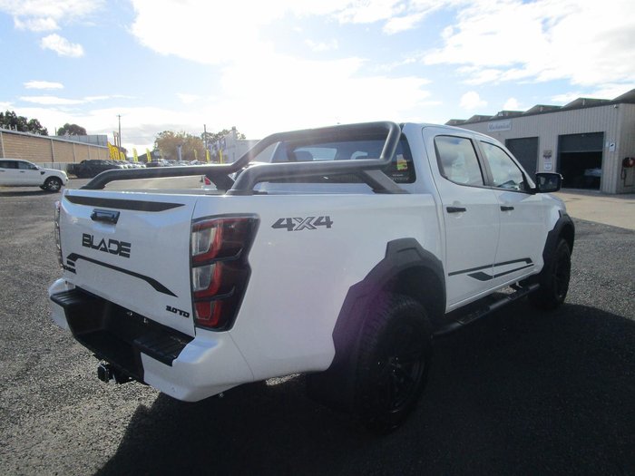 2025 Isuzu D-MAX BLADE