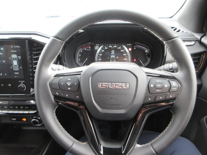 2025 Isuzu D-MAX BLADE
