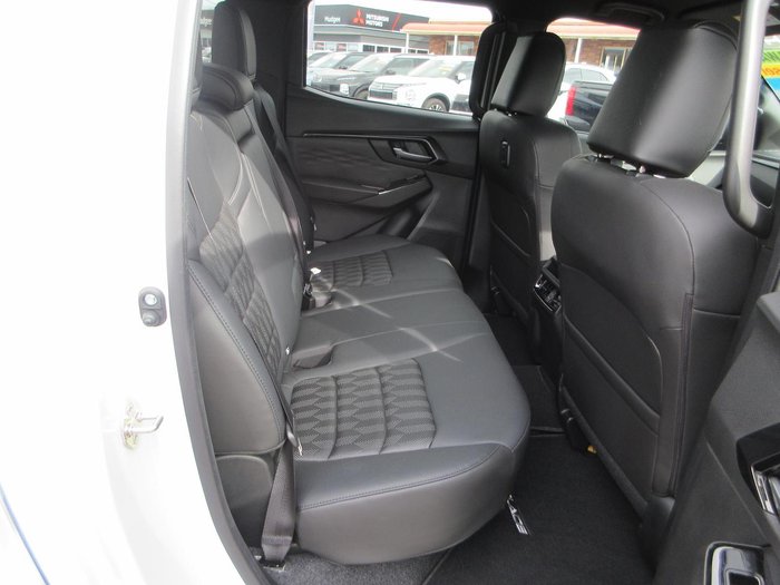 2025 Isuzu D-MAX BLADE