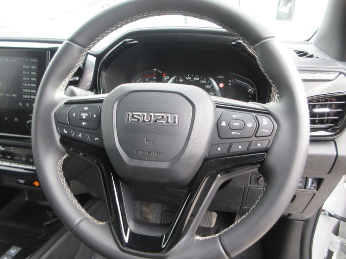 2025 Isuzu D-MAX BLADE