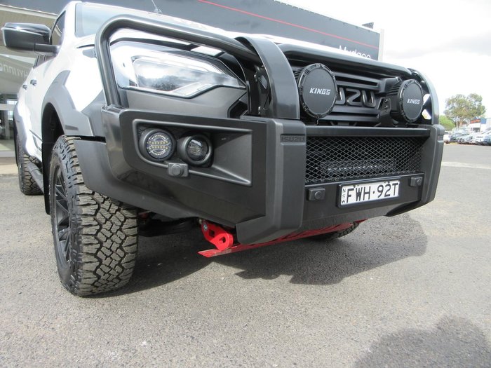 2025 Isuzu D-MAX BLADE