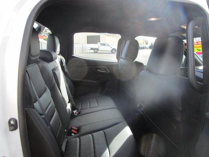 2025 Isuzu D-MAX BLADE