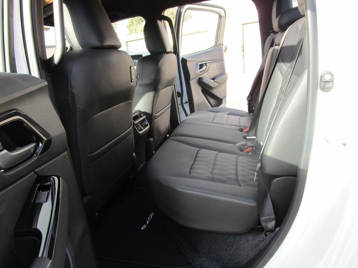 2025 Isuzu D-MAX BLADE