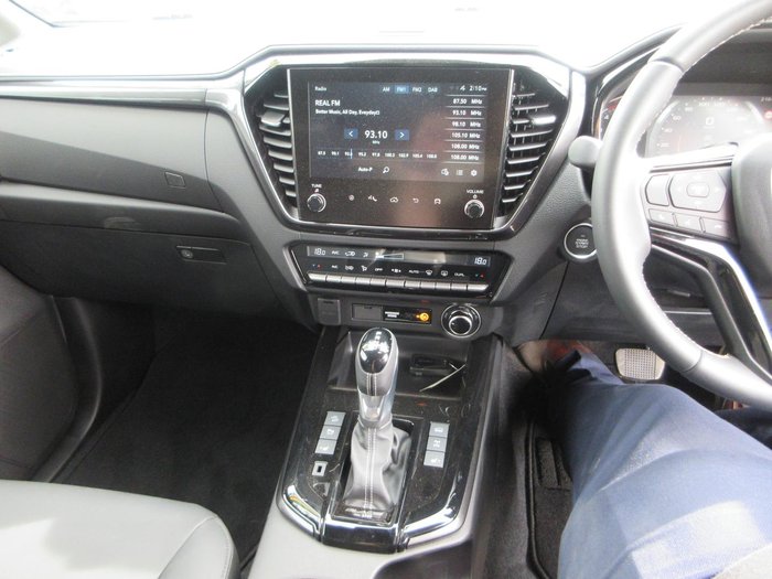 2025 Isuzu D-MAX BLADE