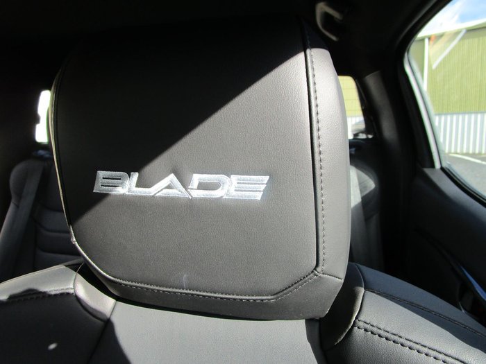 2025 Isuzu D-MAX BLADE