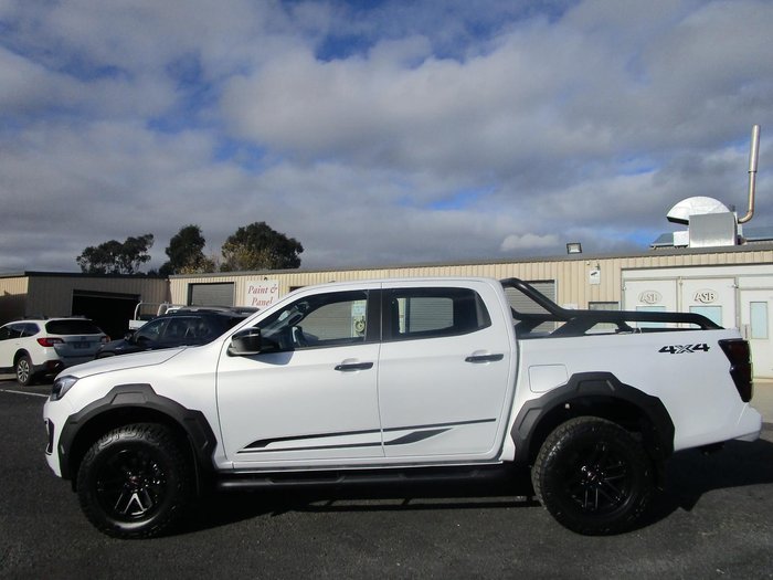 2025 Isuzu D-MAX BLADE