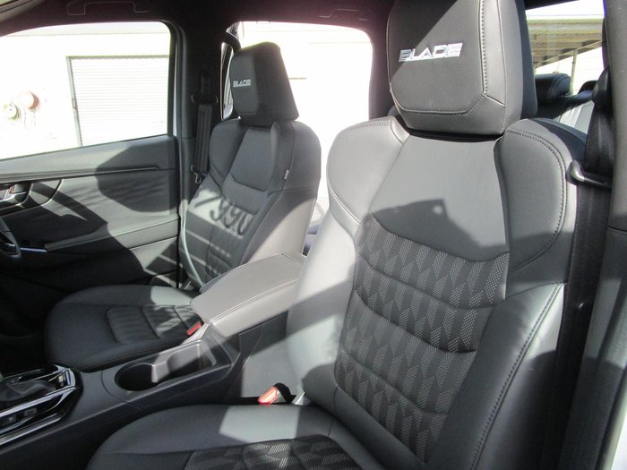 2025 Isuzu D-MAX BLADE