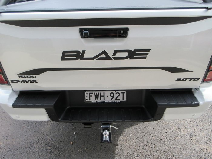 2025 Isuzu D-MAX BLADE