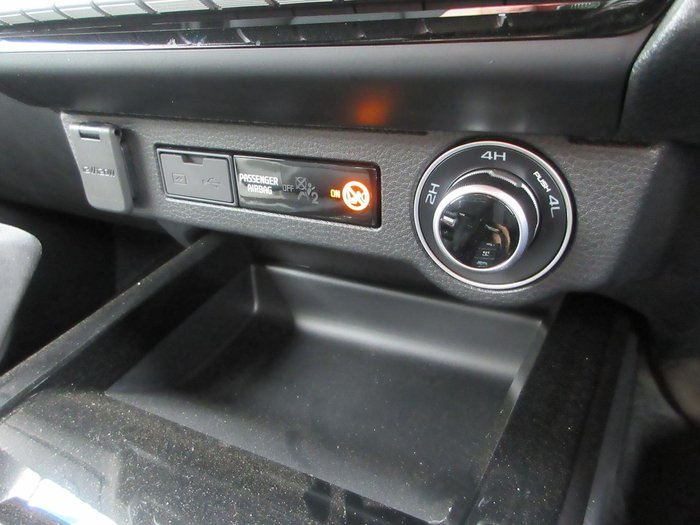 2025 Isuzu D-MAX BLADE