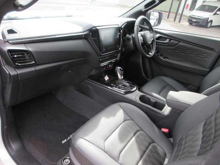 2025 Isuzu D-MAX BLADE