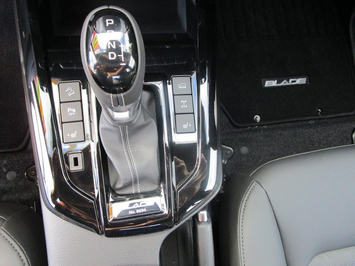 2025 Isuzu D-MAX BLADE