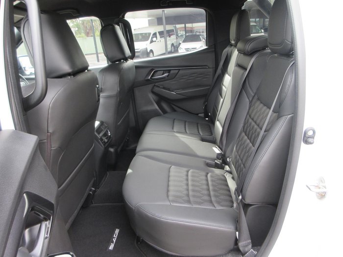 2025 Isuzu D-MAX BLADE