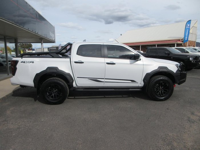 2025 Isuzu D-MAX BLADE