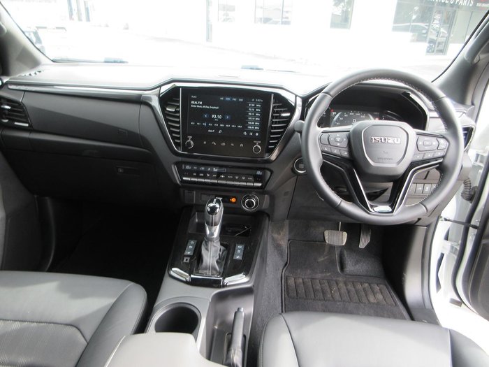 2025 Isuzu D-MAX BLADE