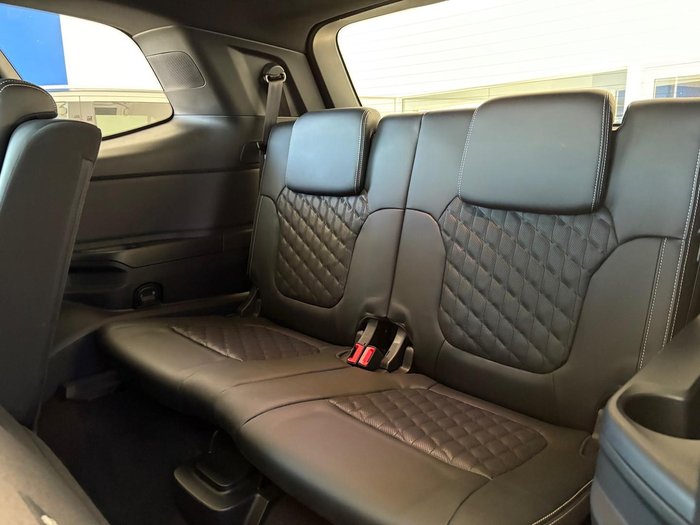 2024 Ford Everest Platinum