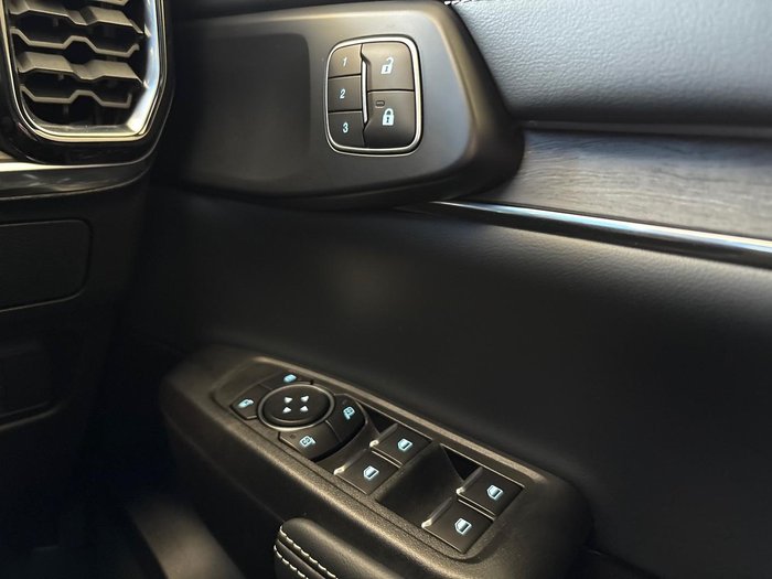 2024 Ford Everest Platinum