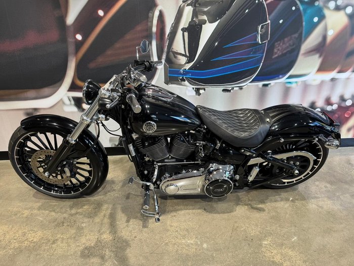 2017 Harley-Davidson Breakout 103 (FXSB) Softail Black