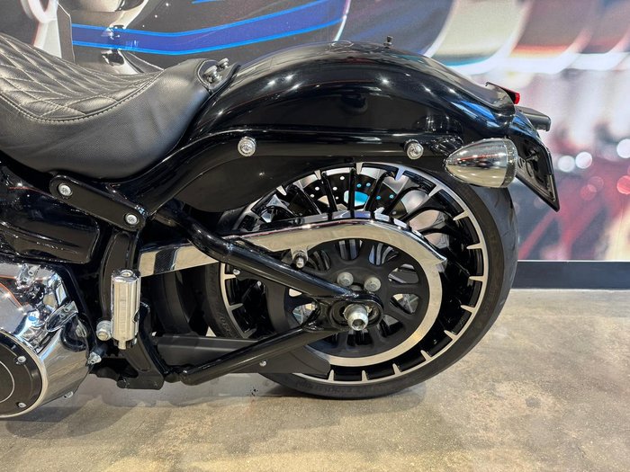 2017 Harley-Davidson Breakout 103 (FXSB) Softail Black