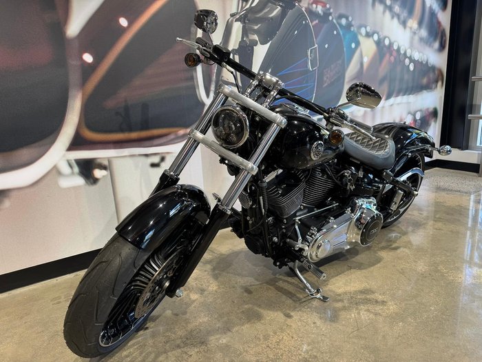 2017 Harley-Davidson Breakout 103 (FXSB) Softail Black