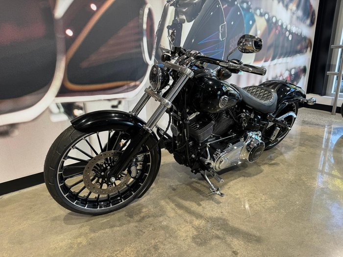 2017 Harley-Davidson Breakout 103 (FXSB) Softail Black
