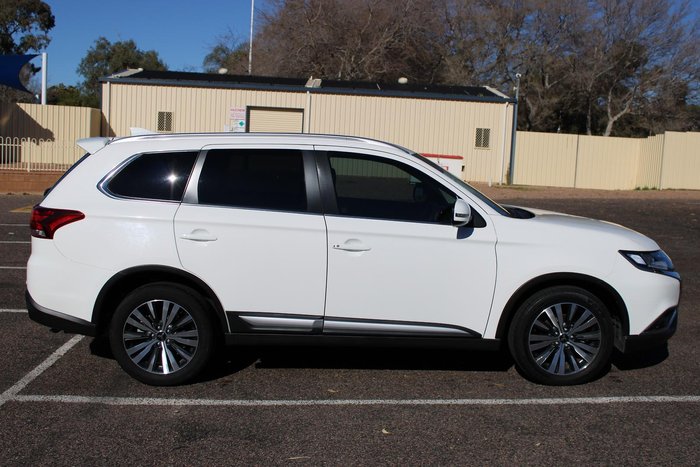 2020 Mitsubishi Outlander LS